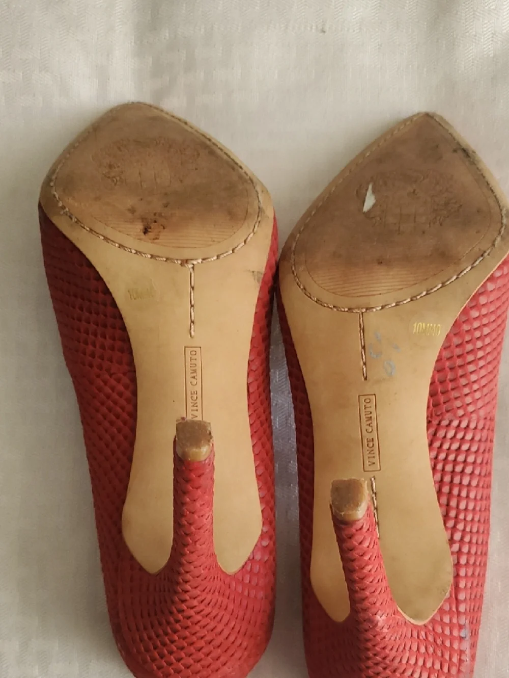 Vince Camuto Red Textured Pointed-Toe Stiletto Pumps Size 10 - Picture 7 of 15